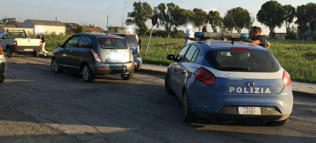 Insegue e sperona l'auto con la presunta amante del marito, baruffa tra due donne - 