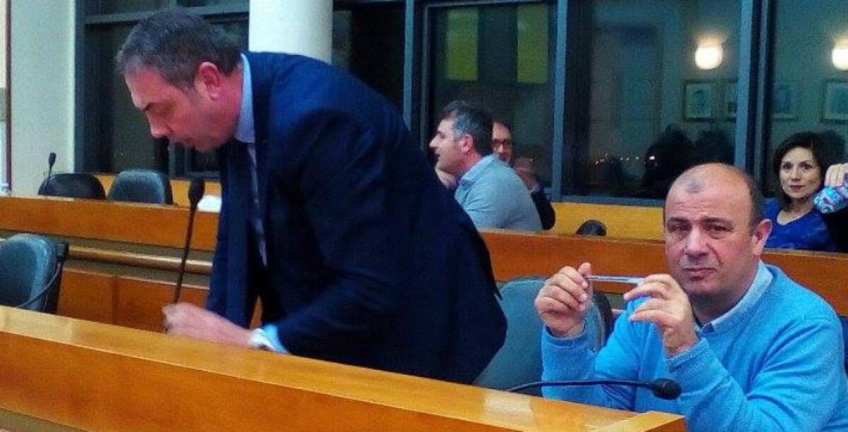 "Ascia convochi subito i capigruppo", sulla sfiducia al sindaco arriva l'accelerazione: Panebianco presenta una richiesta - 