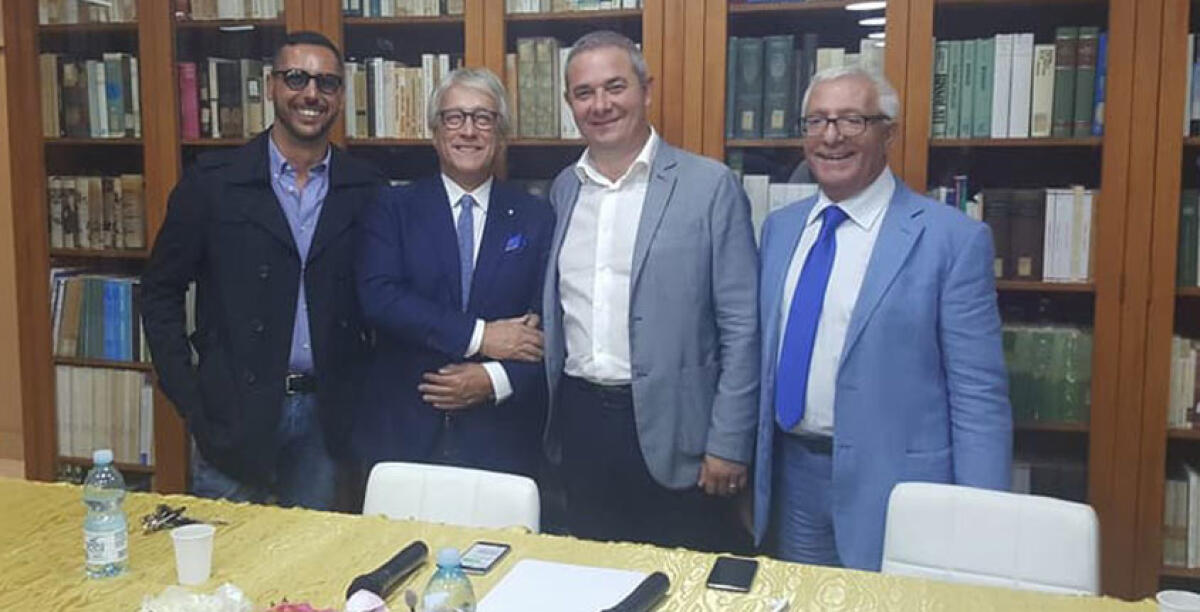 Convegno con un candidato di Forza Italia alla biblioteca del classico, scoppia la polemica - 