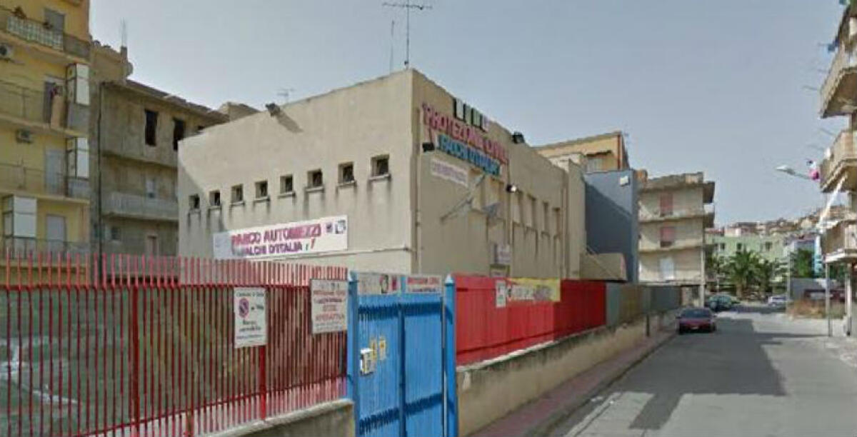 Il Comune rivuole i locali di via Ascoli, i Falchi d'Italia non vanno via: parte l'azione giudiziaria - La struttura comunale di via Ascoli