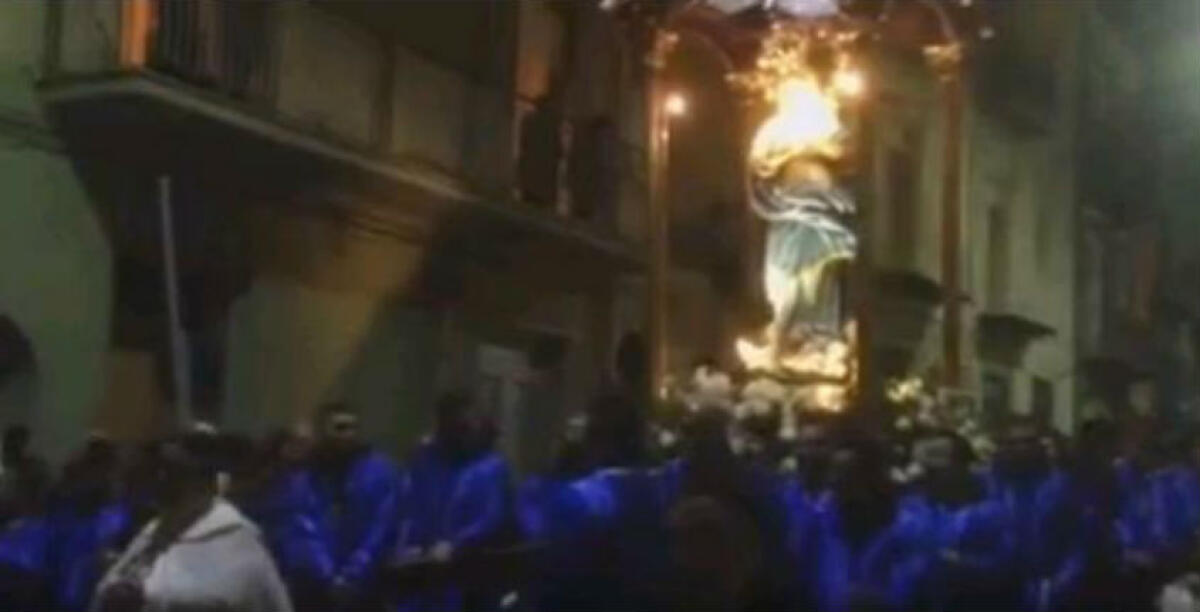 Voleva licenziare la moglie di uno stiddaro, l'imprenditore minacciato durante il corteo dell'Immacolata - 