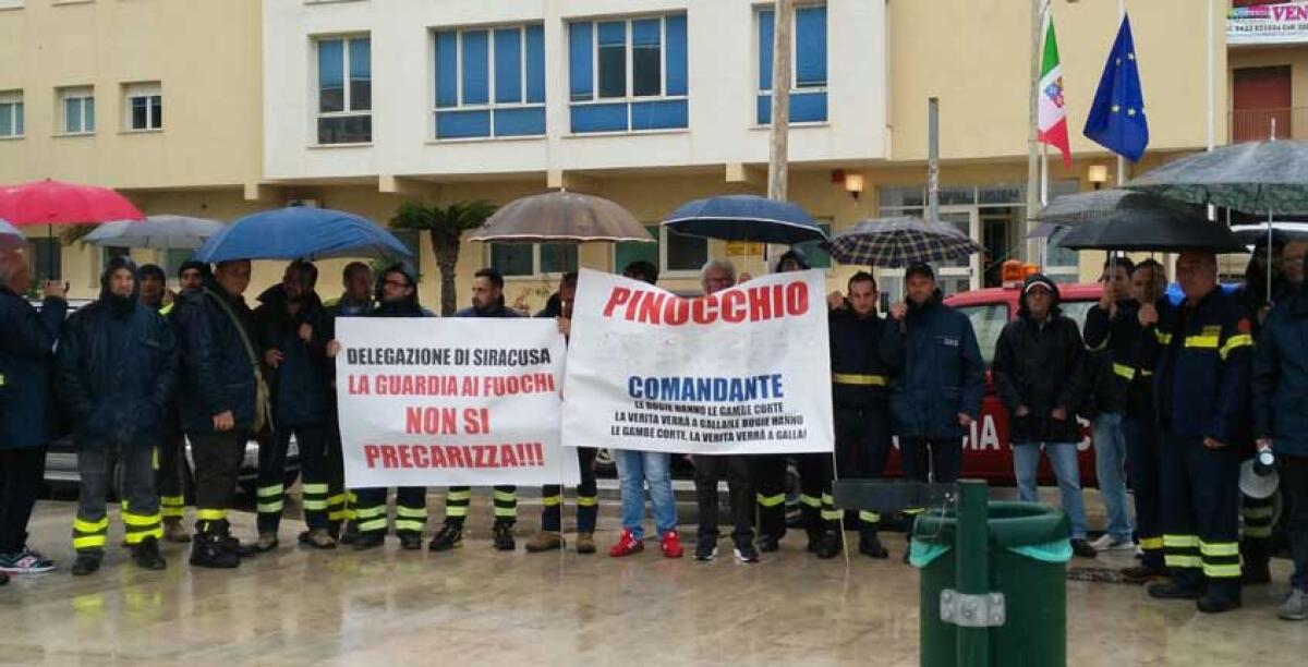 "Carosia fa il Pinocchio", ancora proteste dei guardiafuochi dell'Archimede: polemiche e "veleni" al porto isola - 
