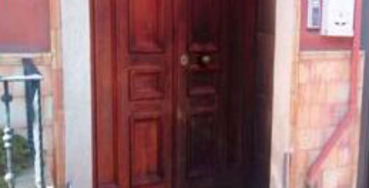 "Un imbarbarimento sociale", Pepe dopo l'incendio al portone dell'abitazione di Federico: un anno fa fiamme all'auto di un altro forzista - 