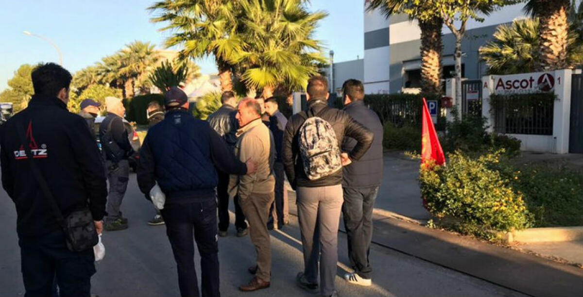 Quattro operai licenziati dopo la chiusura di un reparto, sit-in di protesta alla Ascot - 