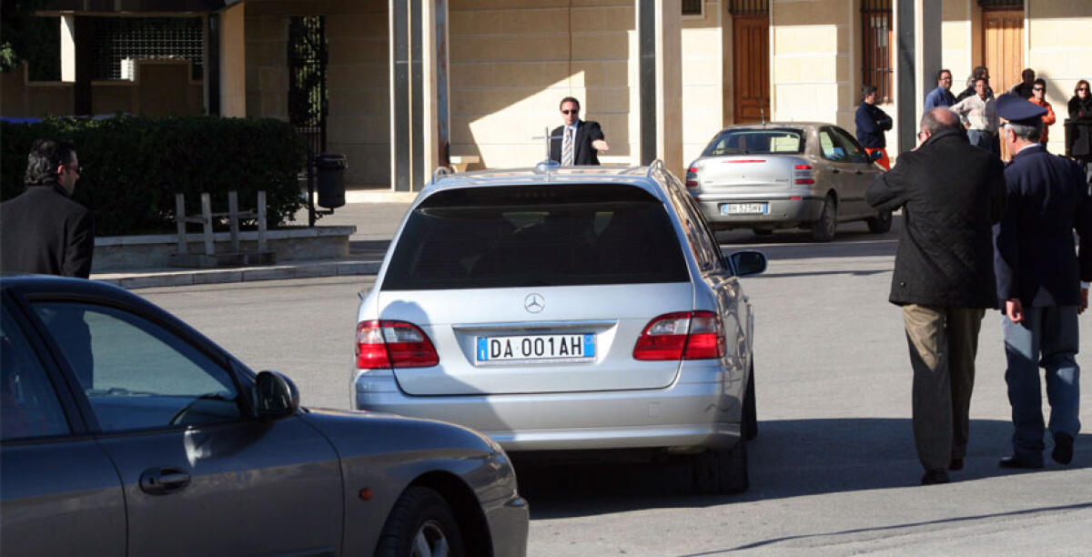 Riina come Daniele Enmmanuello, funerali vietati da Monsignor Pennisi: "I mafiosi sono scomunicati...dissi no anche a Gela" -