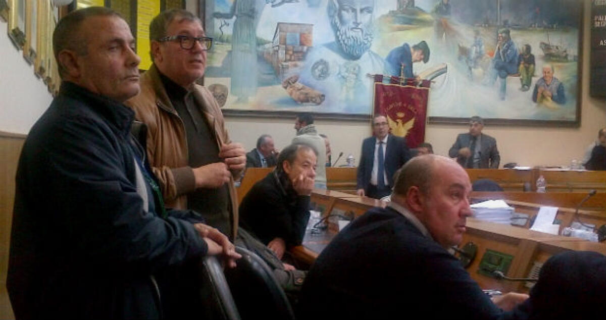 Fronda dei consiglieri contro la Ascia e lo scontro corre in chat: il presidente, "il consiglio andava convocato, c'è già un commissario" - 