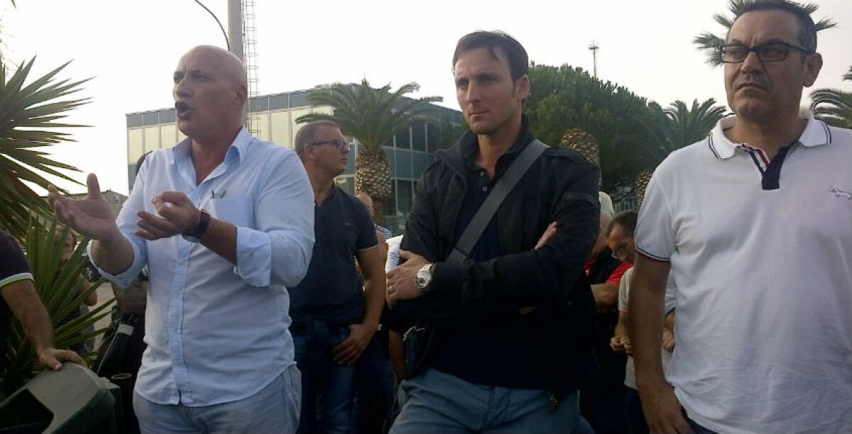 Niente risposte dagli imprenditori, i sindacati dell'indotto allo scontro: "Solo provocazioni...Eni controlli retribuzioni e contributi" - Le segreterie dei metalmeccanici di Fiom, Fim e Uilm hanno chiuso l'intesa