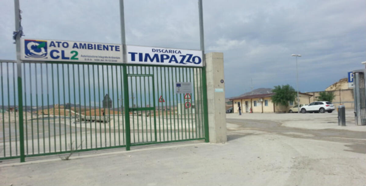 Tragedia nella discarica di Timpazzo, operaio schiacciato da un escavatore - 