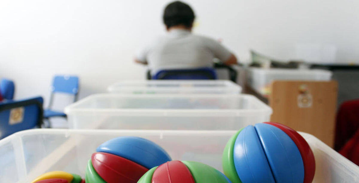 Centro diurno per autismo, le mani sporche di blu non bastano: servono strutture e servizi - 