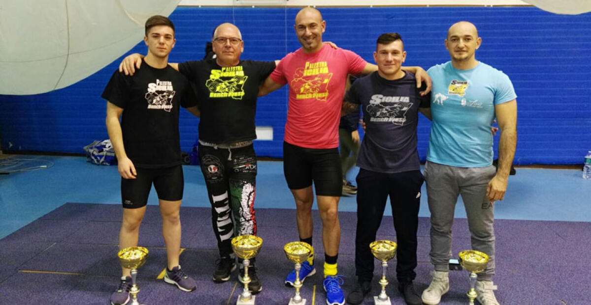 Stacco da panca, Pasqualino alza 142,5 kg al Grand prix di Augusta - 