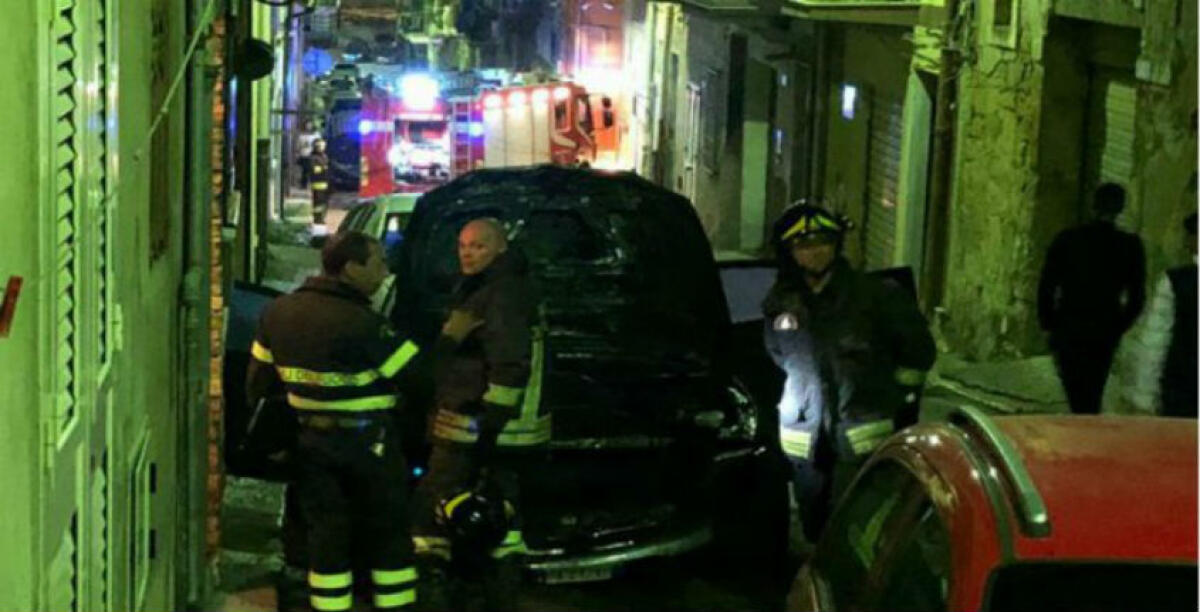 Due roghi nell'arco di un'ora, nella notte fiamme a Macchitella e Sant'Ippolito - (foto archivio)
