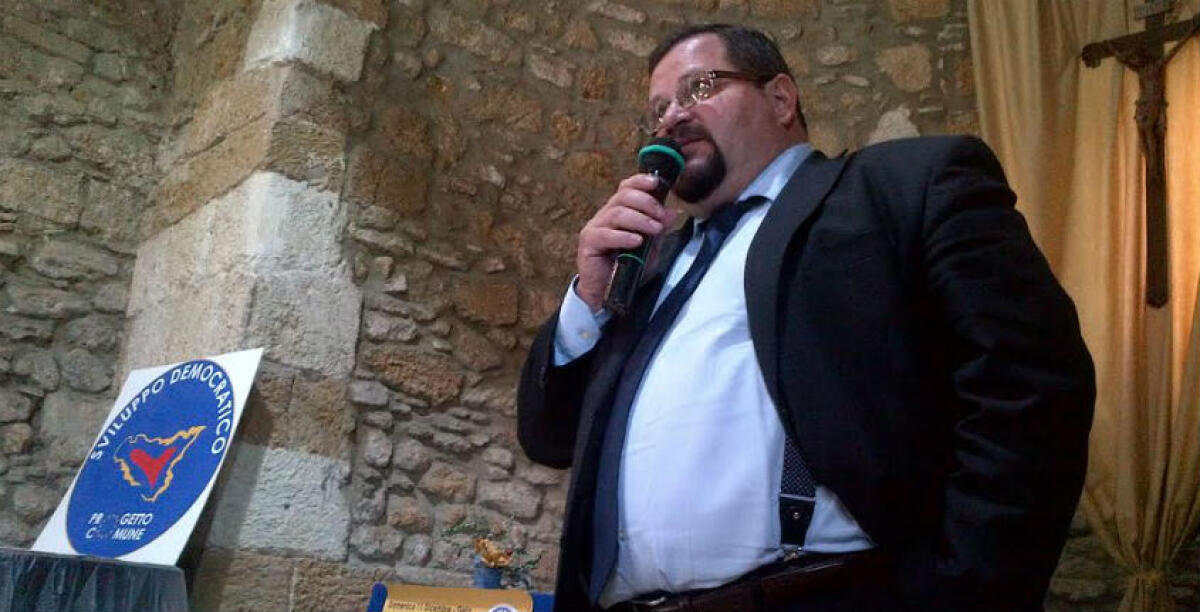 Messinese perde i sostenitori, da Sviluppo Democratico se ne va anche Ferrara: "Una condotta politica contorta e confusa" - 