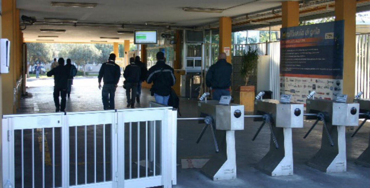 Un vigilante privato raggiunto da esalazioni pericolose in raffineria, parla l'ispettore dell'Asp: "Non aveva il rilevatore" - 