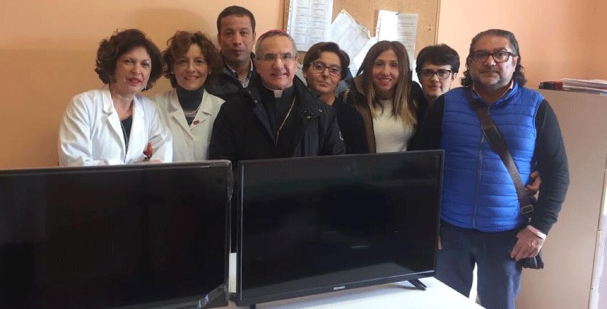 Ospedale, la Late dona due televisori al rinnovato reparto di Talassemia -