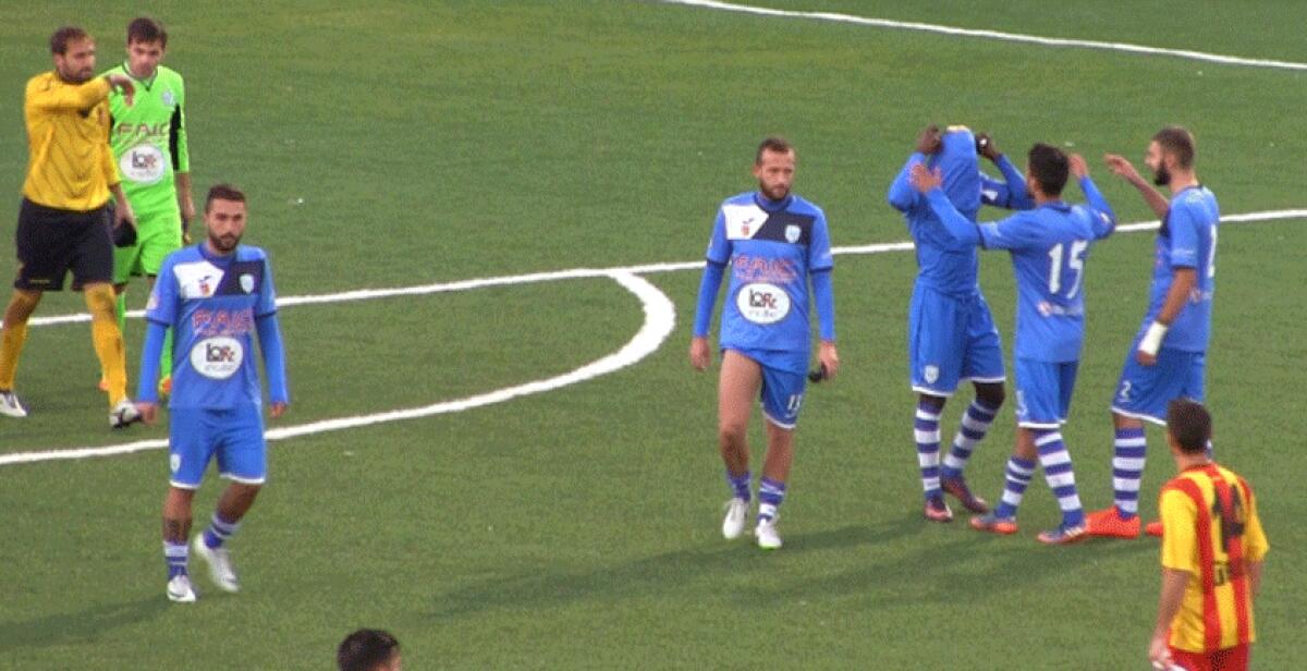 Gela fuori di rigore con l'Igea Virtus. Dal dischetto sbagliano i nuovi arrivi Seckan e Pirrone - 