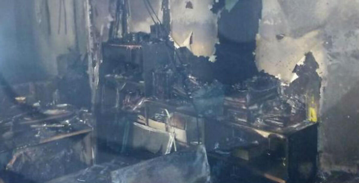 Il magazzino in fiamme, accuse ai due titolari: miravano al premio assicurativo - 