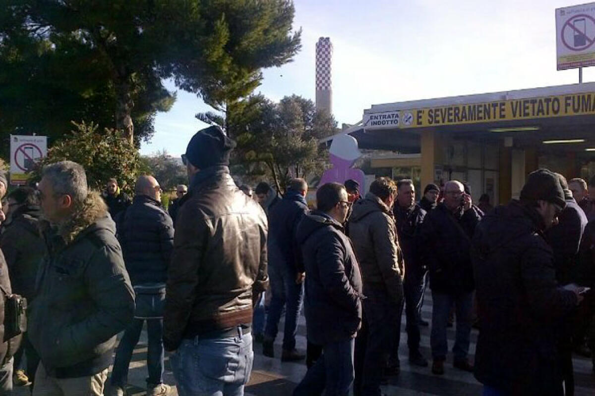 Acque agitate alla Turco Costruzioni, nuova protesta dei lavoratori - Una recente protesta dei lavoratori della Turco