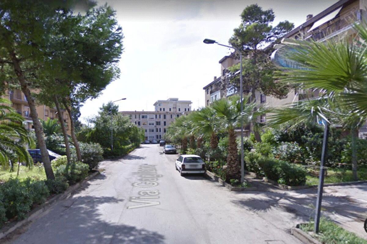 Rogo a Macchitella, fiamme ad un'auto in via Gagliano - La via Gagliano a Macchitella