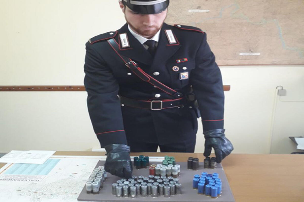 Centinaia di munizioni nascoste in un casolare di campagna, denunciato un quarantenne - le munizioni trovate a Mazzarino