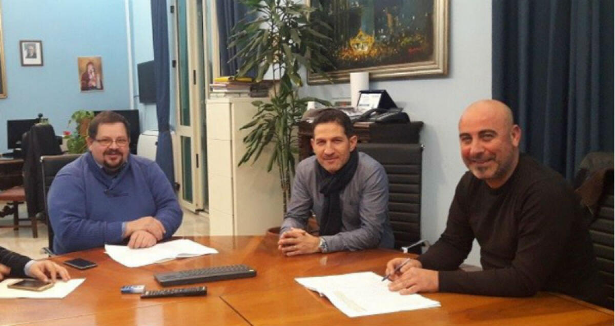 "Volano" le deleghe in Comune, c'è il "controllo dell'ente": l'incarico a Mauro - Il sindaco Domenico Messinese e i due assessori Simone Siciliano e Giovambattista Mauro