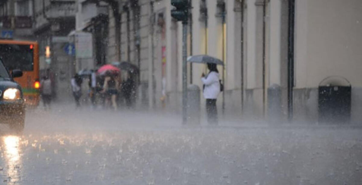 Scatta l'allerta meteo arancione, dirigenti scolastici avvisati in ritardo - Allerta meteo arancione oggi in città