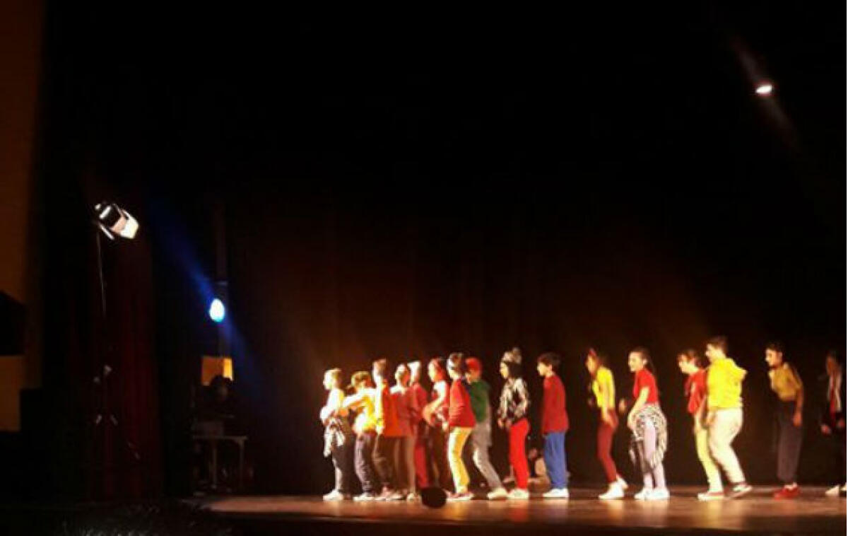 Sul palco dell'"Eschilo" almeno duecento ballerini, assegnate borse di studio - Una delle esibizioni