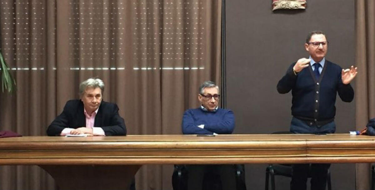 Dopo il voto la resa dei conti tra i dem, Cafà: "Una fuoriuscita? Liberi e Uguali non ha preclusioni" - Un'assemblea di Liberi e Uguali