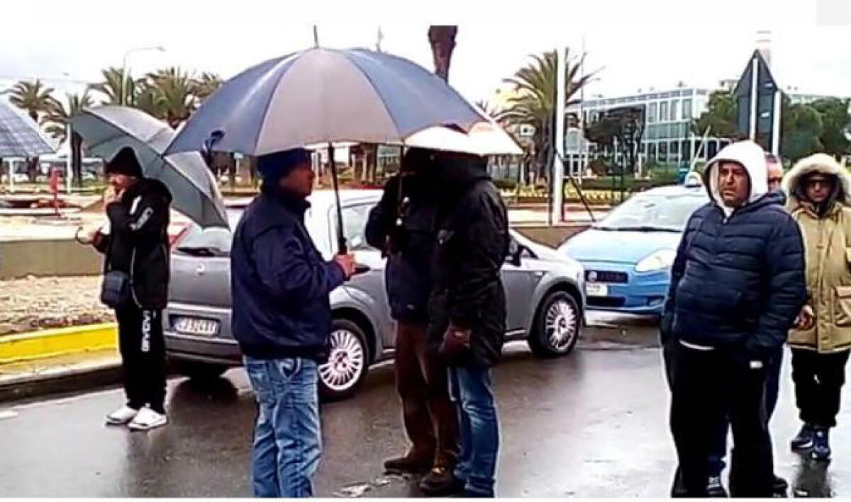 "La città sta morendo", la rabbia degli operai della Turco ai presidi: "Da qui non ce ne andiamo" - Uno dei presidi organizzati dagli operai della Turco