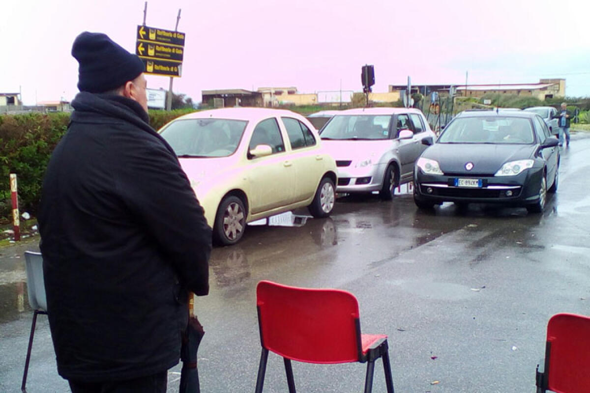 Aumenta la tensione, i lavoratori della Turco bloccano i carichi destinati ad Eni - Uno dei presidi organizzati dagli operai Turco