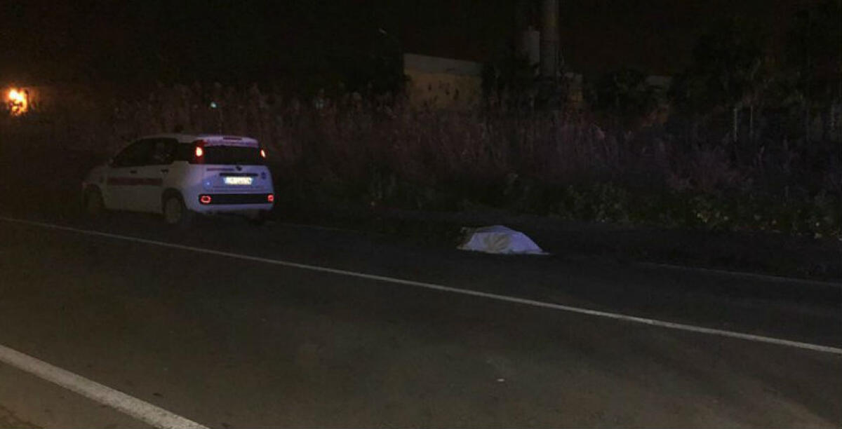 Travolto sulla 115 alle porte della città, morto un anziano - Il corpo dell'uomo travolto