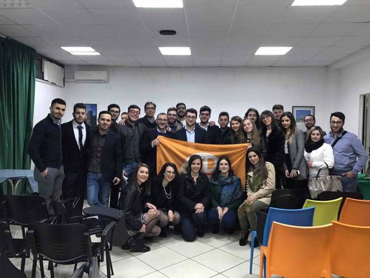 I Giovani Democratici non mollano il Pd, Scepi: "Delusi dalle scelte elettorali" - Un gruppo di Giiovani DEmocratici