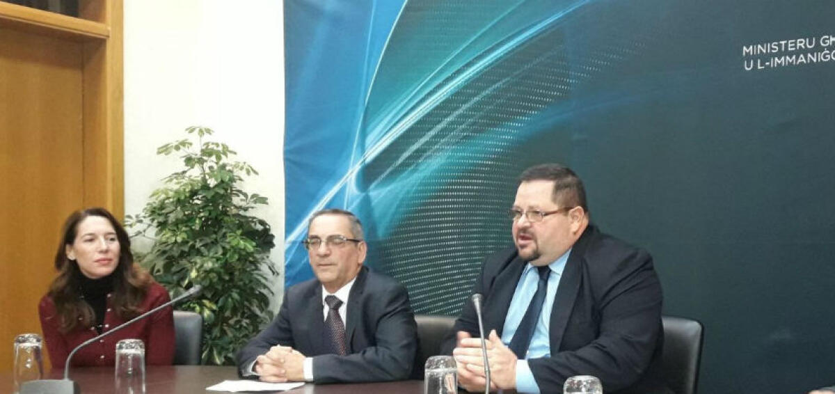 Il gasdotto verso Malta, rappresentanti dell'isola in città: verrà presentato il progetto - Il sindaco durante un incontro a Malta