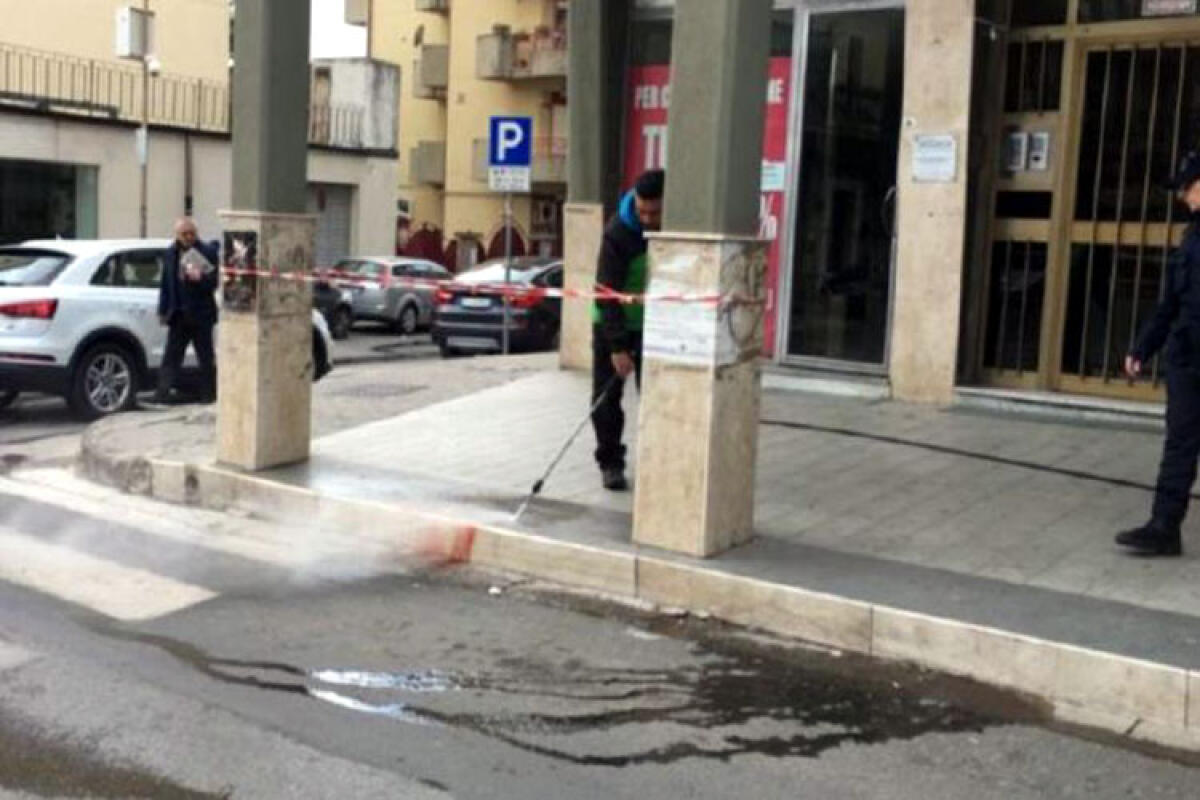 Un quarantenne accoltellato da due donne in un bar di via Venezia: sono state denunciate -