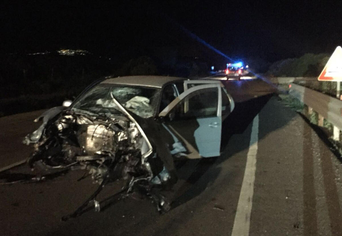 Scontro frontale sulla statale 417 Gela-Catania, gravi i due conducenti - Il terribile scontro di stasera all'altezza di Mineo