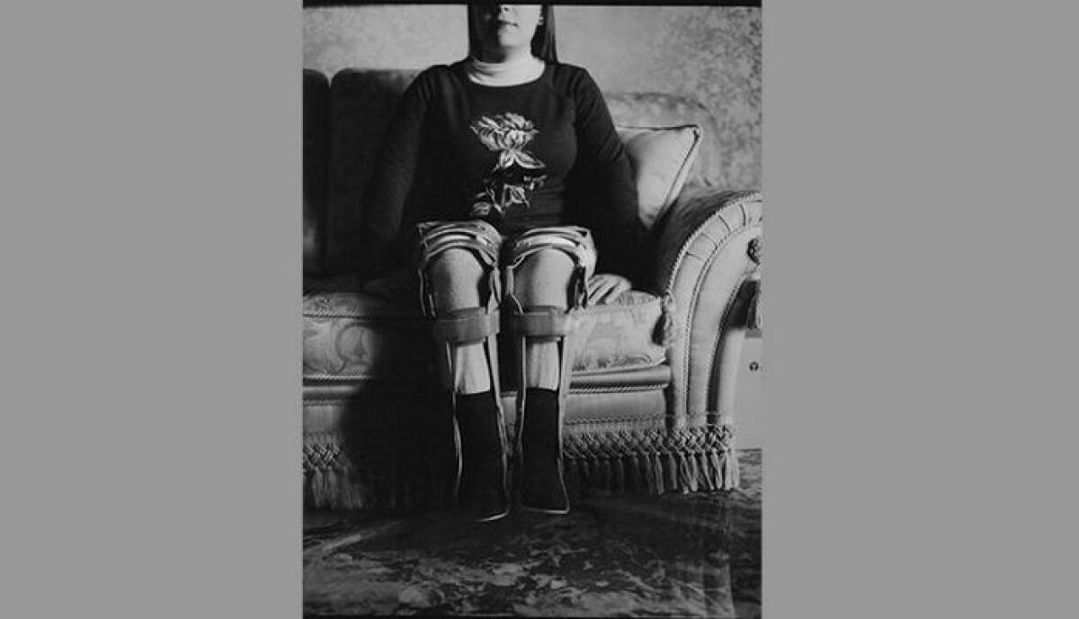 Gela...Terra dei fuochi, il progetto della fotografa Silvia Tenenti: "Sono racconti di dolore e di riscossa" - Kimberly Scudera ritratta da Silvia Tenenti