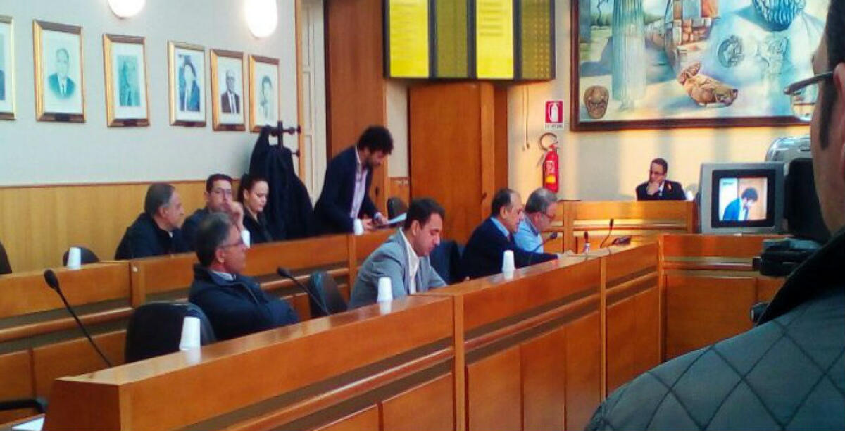 Consiglieri sentiti dai carabinieri, presunte pressioni subite per la mozione di sfiducia - 