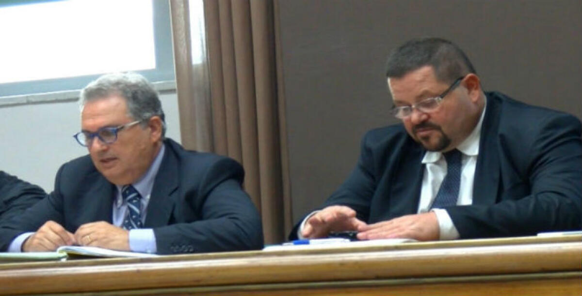 Una presunta omissione di atti in municipio, "indagine archiviata": le accuse anche al sindaco - L'ex assessore Francesco Salinitro e il sindaco Domenico Messinese