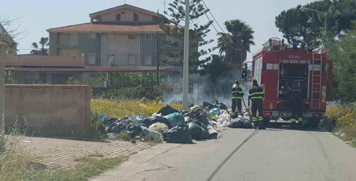 Cirignotta accusa, "altri soldi spesi per i cumuli...sforato il capitolato": intere aree tagliate fuori - L'incendio nella zona della Torre di Manfria