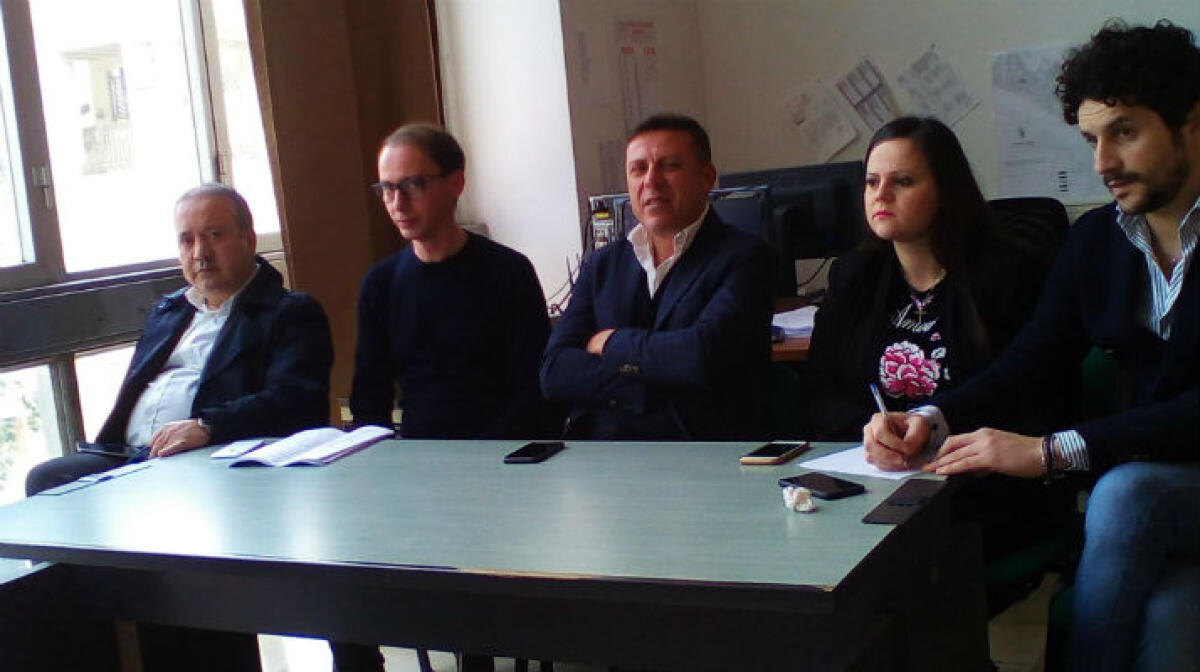 La "palude" del centrodestra locale, regna il gelo tra gli alleati: il confronto interno non parte - Salvatore Sammito e gli esponenti di Forza Italia e Noi con l'Italia 