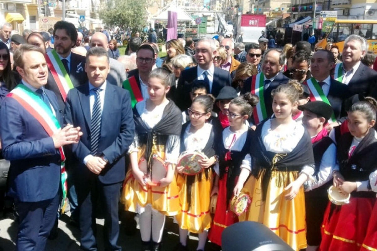 Il sindaco di Niscemi è "custode dell'identità territoriale" - il sindaco Conti inaugura la sagra del carciofo 2018