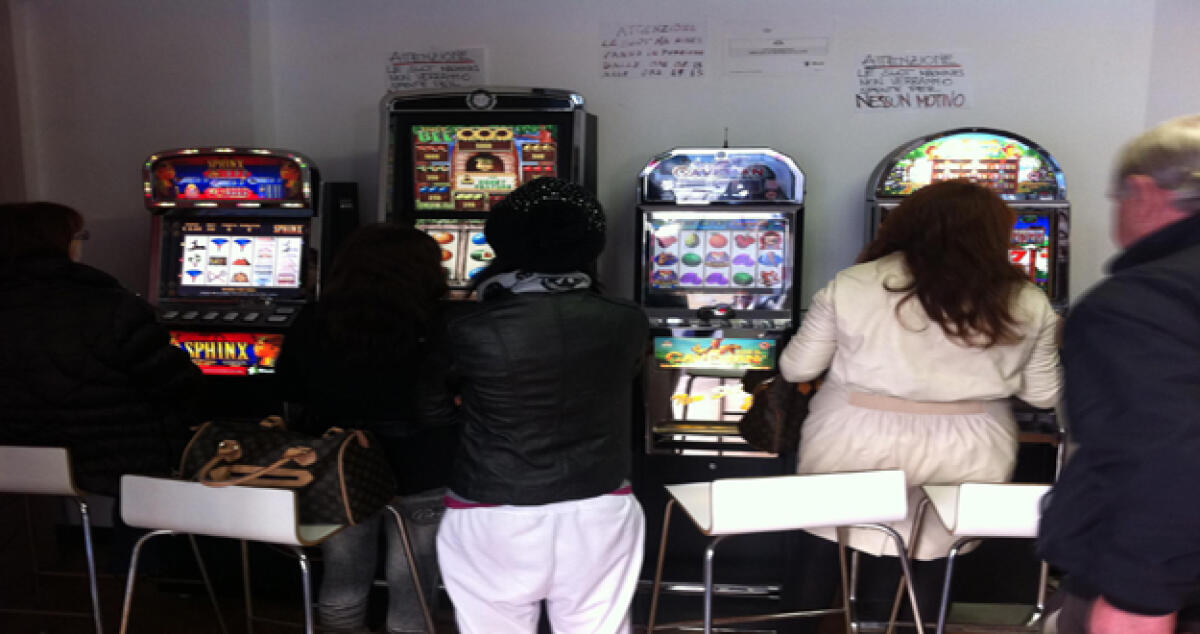 La "piaga" del gioco compulsivo in città, "il Comune intervenga su slot e macchinette" - 