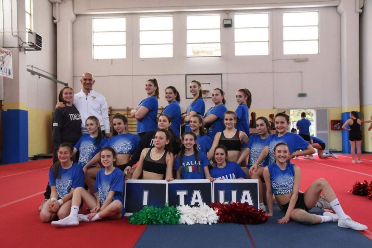 Il sogno di Chiara e Claudia, negli Usa con la nazionale di cheerleading - Le ragazze della nazionale Junior a Gela