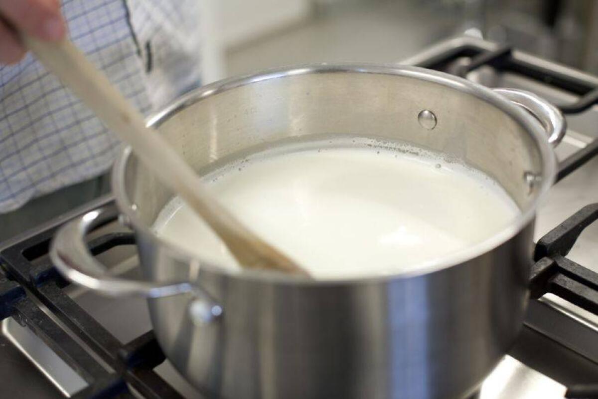 Una piccola ustionata dal latte caldo, era in casa insieme alla madre - 