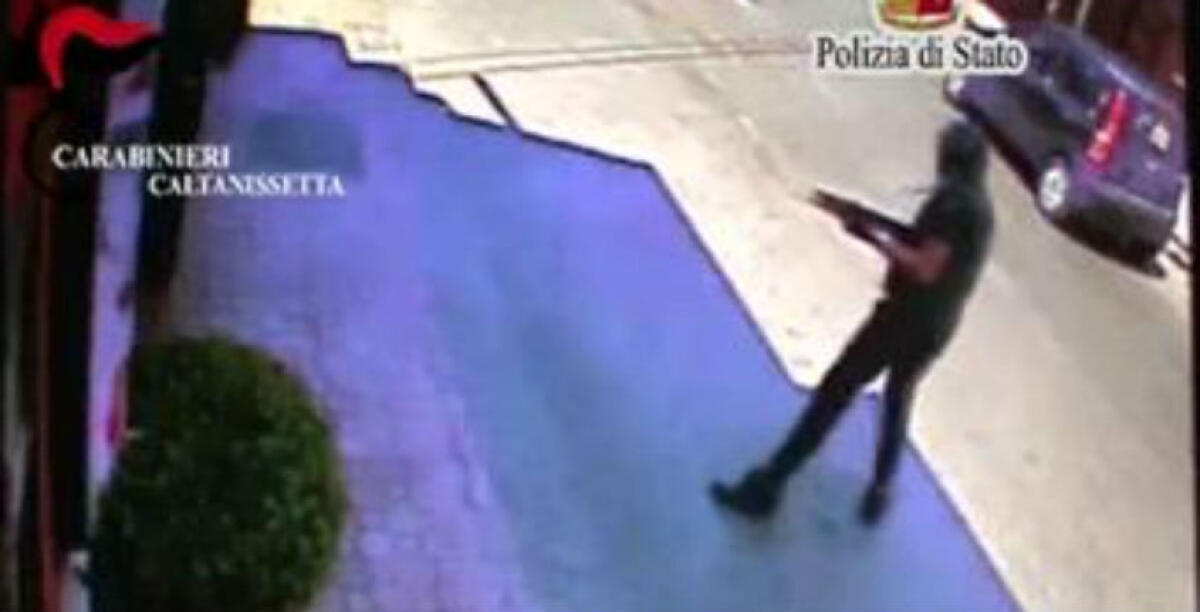 Fucilate in via Cascino e in via Crispi, Trubia e Di Stefano dal gup: scelgono l'abbreviato - Gli spari davanti al bar di via Crispi ripresi dai sistemi di videosorveglianza