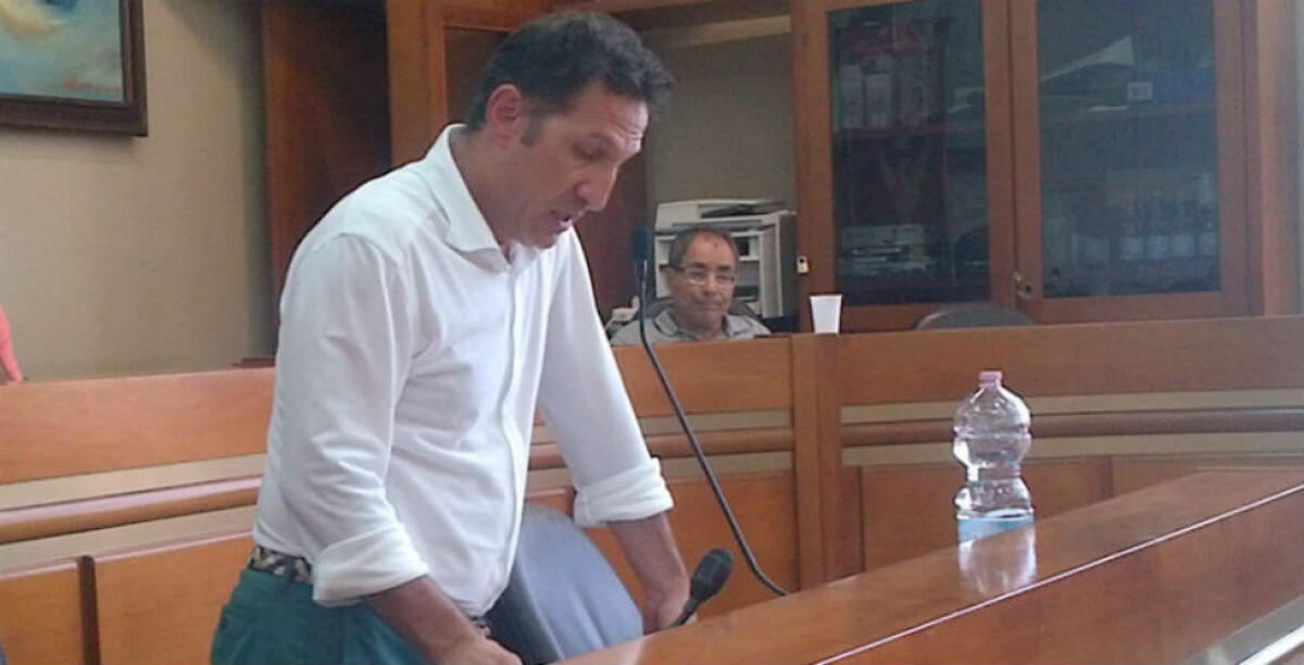 Sui rifiuti tutto passa da Siciliano, il consiglio vuole il "licenziamento": "Ritiri gli atti" - Il vicesindaco Simone Siciliano