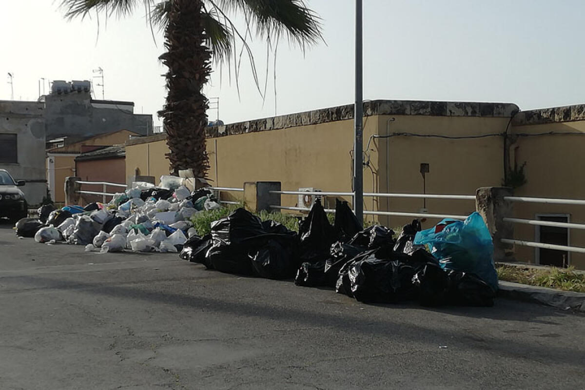 I rifiuti spaccano il M5S: "Altre posizioni sono in contrasto con la nostra politica" - 