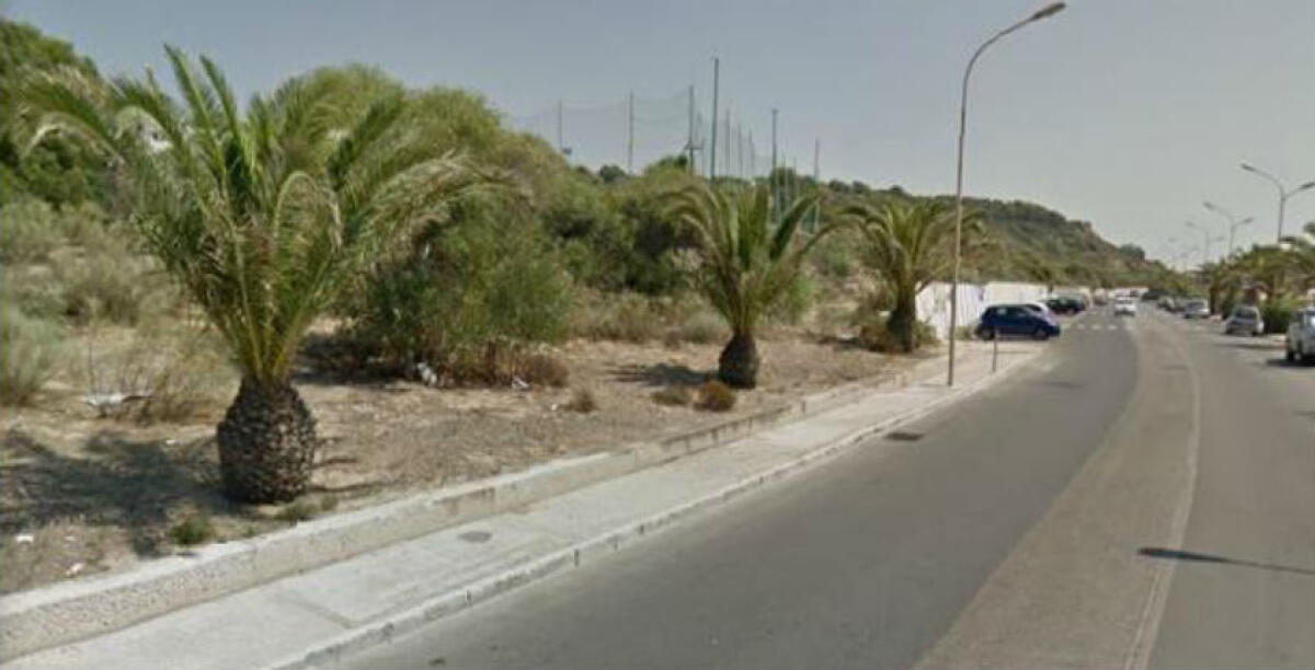 In quell'area sul lungomare possono edificare i privati, i grillini: "Si viola il piano di gestione" - 