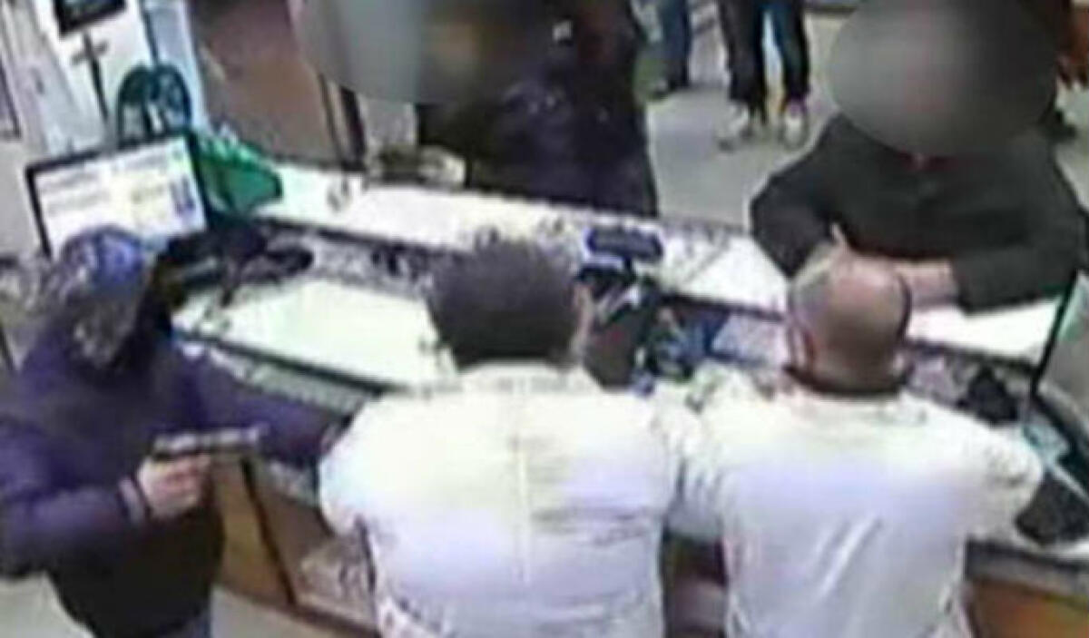 Rapina e intercettazione in carcere, accuse ad un ambulante: nominato perito - 