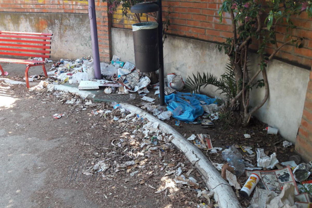 La villetta Auriga immersa tra i rifiuti, Scerra: "Cosa si aspetta per ripulirla?" - 