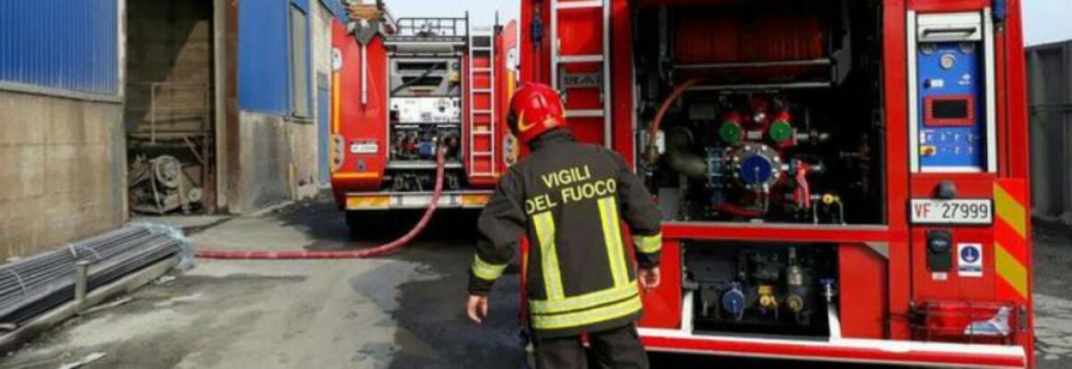 Travolto da una colata di materiale incandescente, gravissimo l'operaio gelese David Di Natale - I primi interventi alle Acciaierie dopo l'incidente